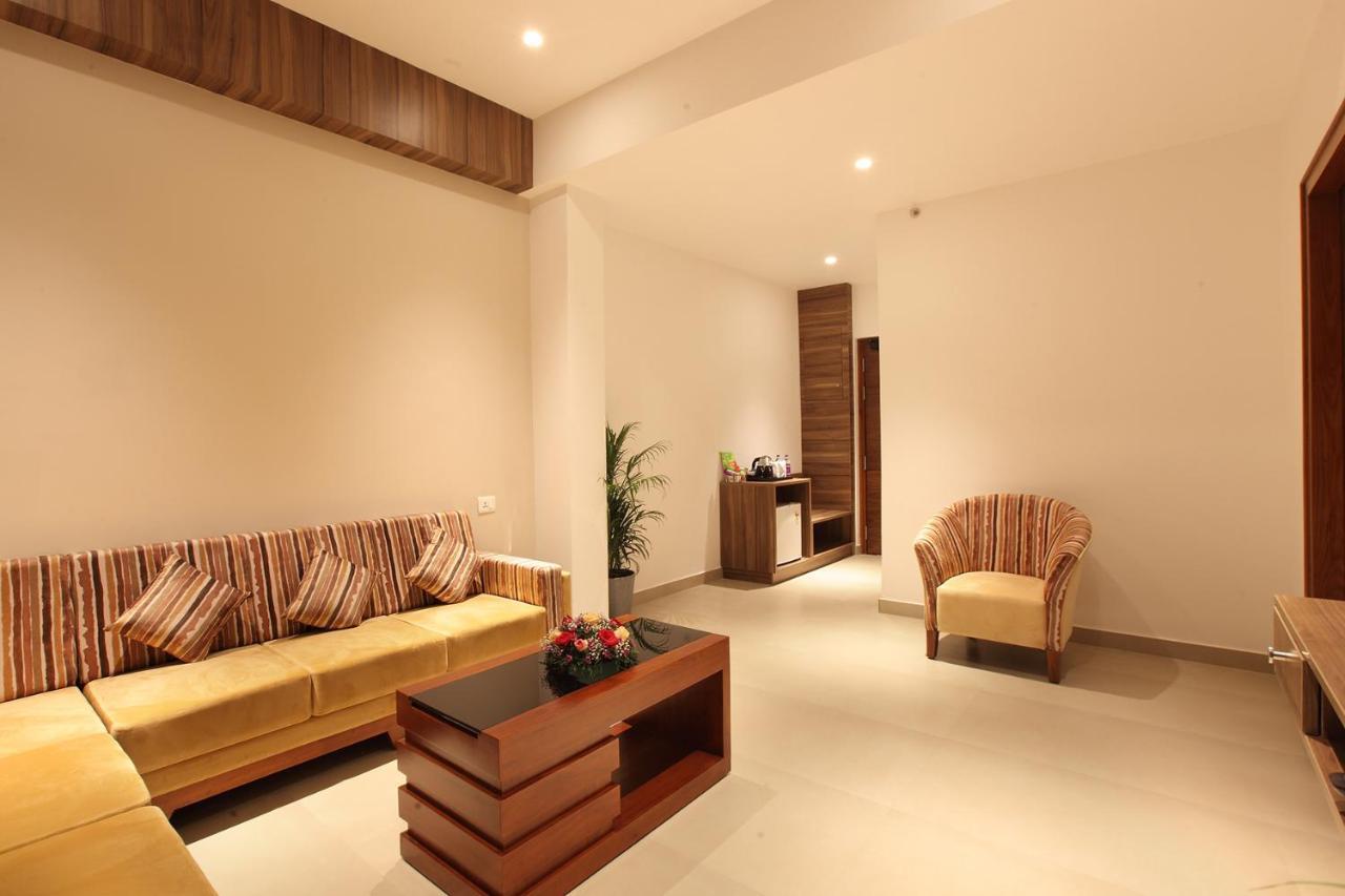 Hotel Maria Park Muvattupuzha 外观 照片